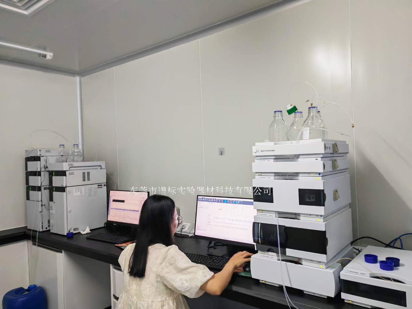 23年8月3日液相色譜儀安捷倫1200+DAD和島津20A＋DAD在廣州某大學(xué)驗收完畢